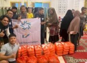 RML Foundation Salurkan Bantuan ke Warga Terdampak Banjir di Makassar