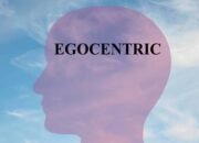 EGOSENTRIS: Ketika Diri Menjadi Tuhan Kecil di Dunia yang Luas