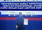 Dr. Rendra Anggoro Terima SK Jabatan Fungsional Lektor Kepala di Usia 31 Tahun