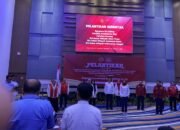 Amran Sulaiman Lantik Serentak Pengurus IKA Unhas di Makassar