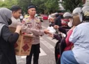 Sambut Berkah Ramadan, Polsek Mamajang Berbagi Takjil Jelang Buka Puasa
