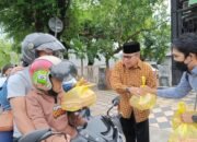 Taufan Pawe Bersama Golkar Parepare Gelar Berbagi Takjil di Jalan Bau Massepe