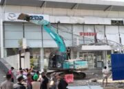 Bentrok Warnai Eksekusi Showroom di Makassar, Polisi Kerahkan 900 Personel