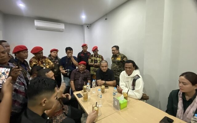 Hercules Kunjungi Makassar dan Wajo dalam Rangka Silaturahmi dan Bantu Pembangunan Pesantren