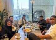 Bertemu di Madinah Setelah Idul Fitri, 3 kader Golkar Taufan Pawe, Fashar Padjalangi, dan H Pilli terlihat akrab.