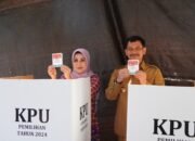 Gunakan Hak Pilihnya Pj Walikota Palopo dan Istri Mencoblos di TPS 02 Salekoe