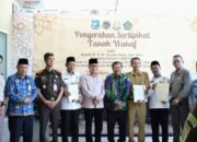 Serahkan Sertipikat Wakaf Rumah Ibadah di Bulukumba, Masyarakat Sebut Respon Peduli Keummatan Taufan Pawe Luar Biasa