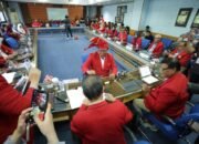 Marhaen Hardjo Bawa Nuansa Budaya saat Daftar Calon Rektor Unhas 2026–2030