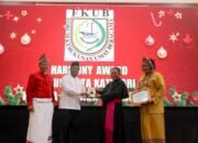 Momentum Perayaan Natal, Uskup Agung Beri Penghargaan FKUB Makassar