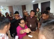 Sindikat Pembobol Bank Lintas Provinsi Dikawal Ketat Saat Tahap II, Kuasa Hukum Ngamuk Tuduh Ada Kongkalikong Jaksa–Penyidik,