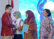 Aliyah Mustika Ilham Terima Penghargaan BPOM RI di Ajang WLA Extravaganza