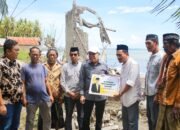 ​Taufan Pawe Serahkan Bantuan Penanganan Abrasi di Cappa Gusung Bulukumba