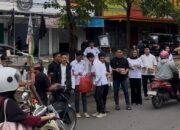 Momen Ramadan, DPD PSI Gowa Bagikan Takjil kepada Pengguna Jalan di Tumanurung Raya