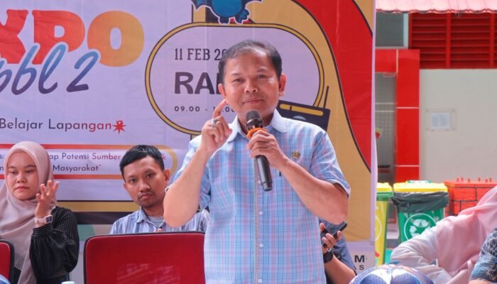 Dekan FKM Unhas Membuka Acara EXPO Eksplorasi Aset dan Pemecahan Masalah PBL II FKM Unhas