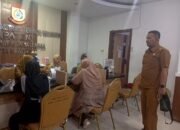 Camat Tamalanrea Lakukan Pemantauan Administrasi di Ruang Publik Kecamatan