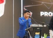 Ketua PC PMII kota Makassar menyambut kedatangan sutradara film pesta babi di kota daeng