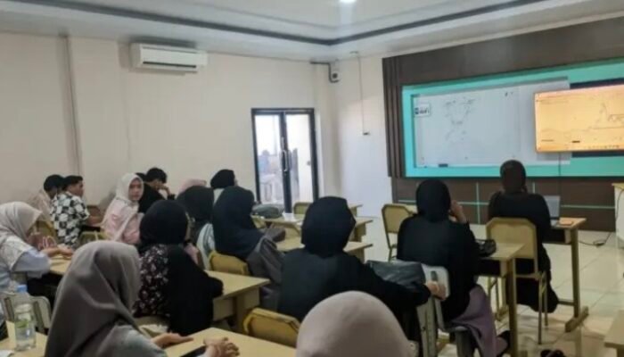 FEB Bidang Kemahasiswaan Unismuh  dan Alumni KSPM GI BEI Bekerjasama Phintraco Sekuritas Beker Gelar  Dorong Literasi Investasi dan Penguatan Prestasi Mahasiswa
