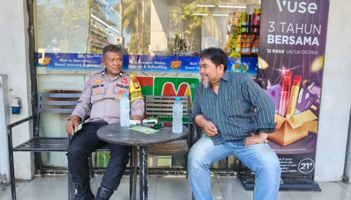 Bhabinkamtibmas Kelurahan Mangkura Aiptu Bahar Sampe Jalin Silaturrahim  Bersama Tokoh Masyarakat